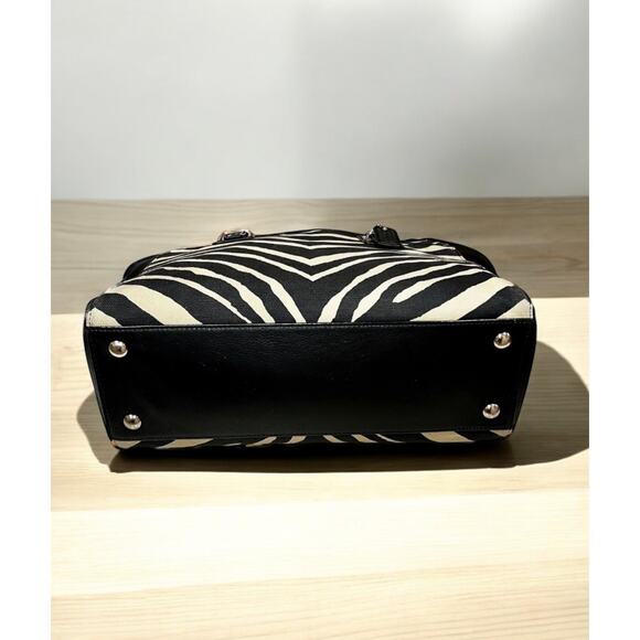 Coach F27009 Taylor Zebra Print Carryall Bag & NWT F51099 Small Wristlet - Picture 5 of 14